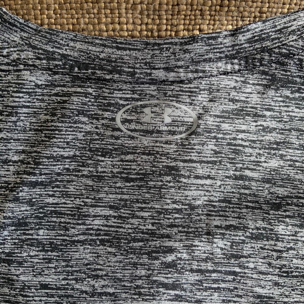 Under Armour Women’s Large Short Sleeve - Picture 5 of 7